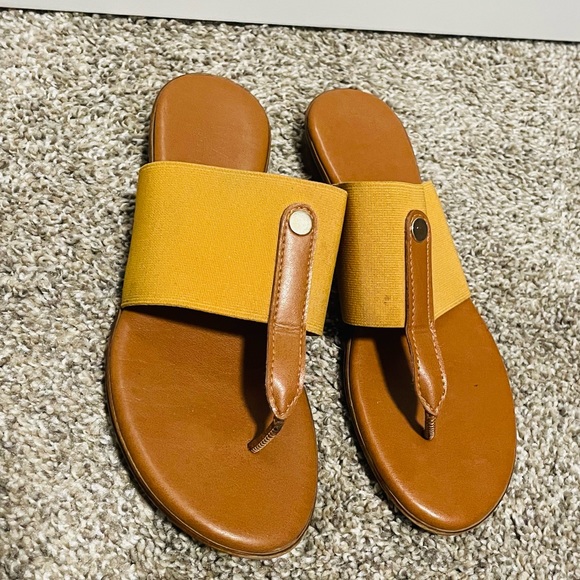 Women sandal - Picture 2 of 3